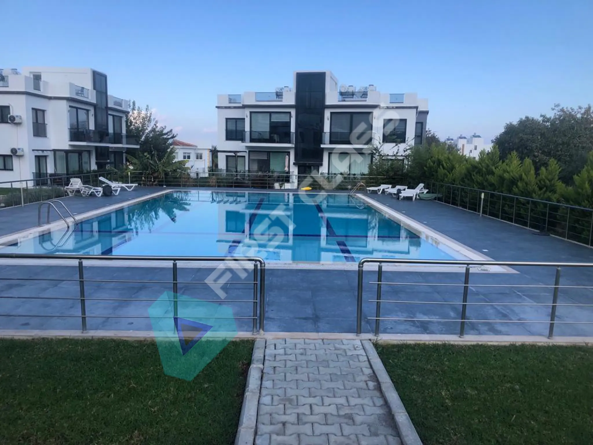 2+1 GARDEN FLOOR APARTMENT FOR SALE IN A COMPLEX WITH POOL IN ALSANCAK FOR SALE !!!